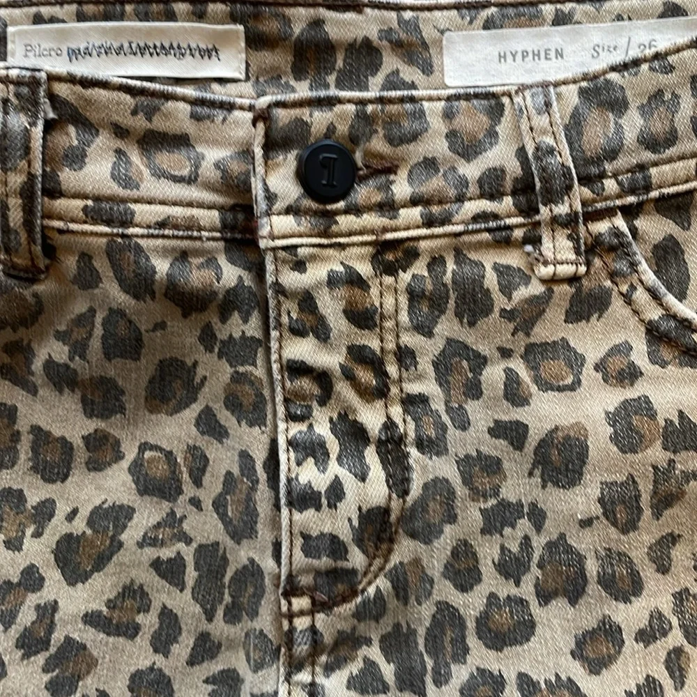 Anthropologie Pilcro Hyphen
Cuffed Leopard Print Denim Shorts
Size 26 - Picture 5 of 12